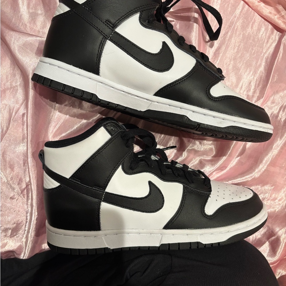 Nike Men's Black and White High-Top Sneakers